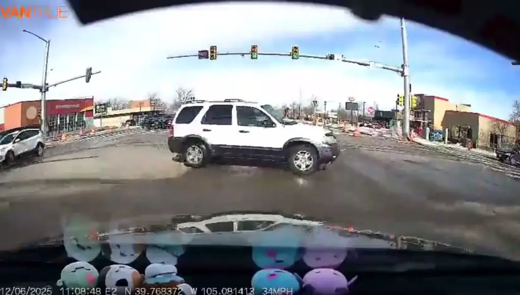 Wheat Ridge, CO: Driver Turning At Wadsworth and 38th Fails To Yield To Dashcam Owner, Narrowly Avoids T-Bone Accident Turner at Wadsworth and 38th fails to yield the right of way, almost t-bones dashcam owner.