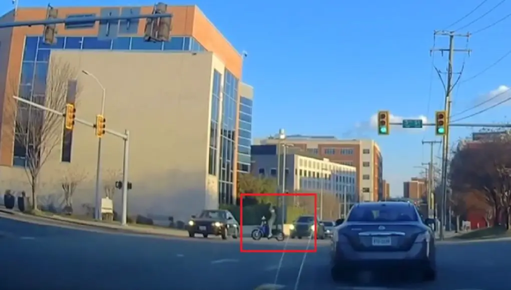 Richmond, VA: Dirt Bike Riders Blows Red Light at Jackson & 3rd, Slams Into Car — Then Takes Off Turning It Into Hit-And-Run Dirt bike rider at Jackson & 3rd runs red, hits driver's vehicle with right of way. Flees scene after flying off bike.