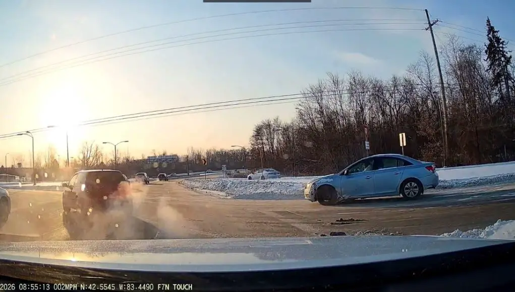 Stopped car at Martin Parkway & Pontiac Trail roundabout almost ends in unnecessary crash.