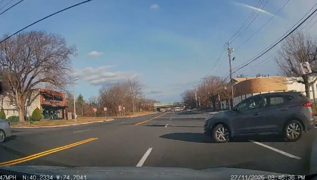 Hamilton Township, NJ: No-Look U-Turn on Nottingham Way Nearly Wipes Out Dashcam Owner, Avoids Collision By Mere Inches No look u-turn on Nottingham Way almost ends in disaster as dashcam owner avoids near collision by inches.