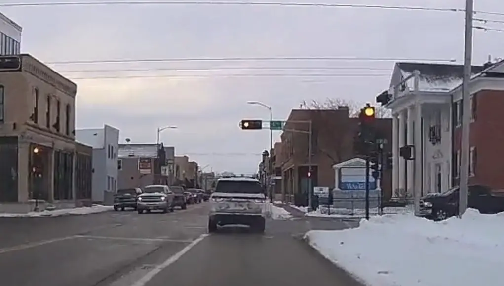 Oshkosh, WI: Red Light Run at 6th & Oregon Turns Dangerous as Driver Blasts Through Signal At Least 10 Seconds After Turning Red Extreme red light runner in Oshkosh enters intersection at least 10 seconds after their light turned red.
