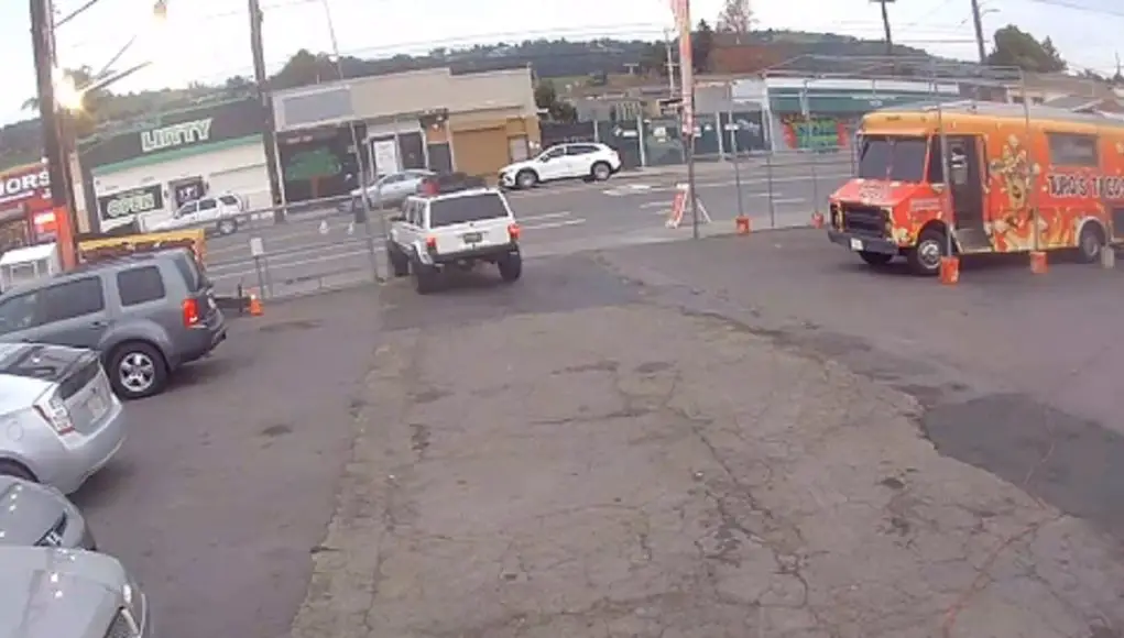 A Jeep Cherokee owned by the owner of Turo's Tacos started on its own accidentally and rolled into Bancroft Ave before coming to a stop.