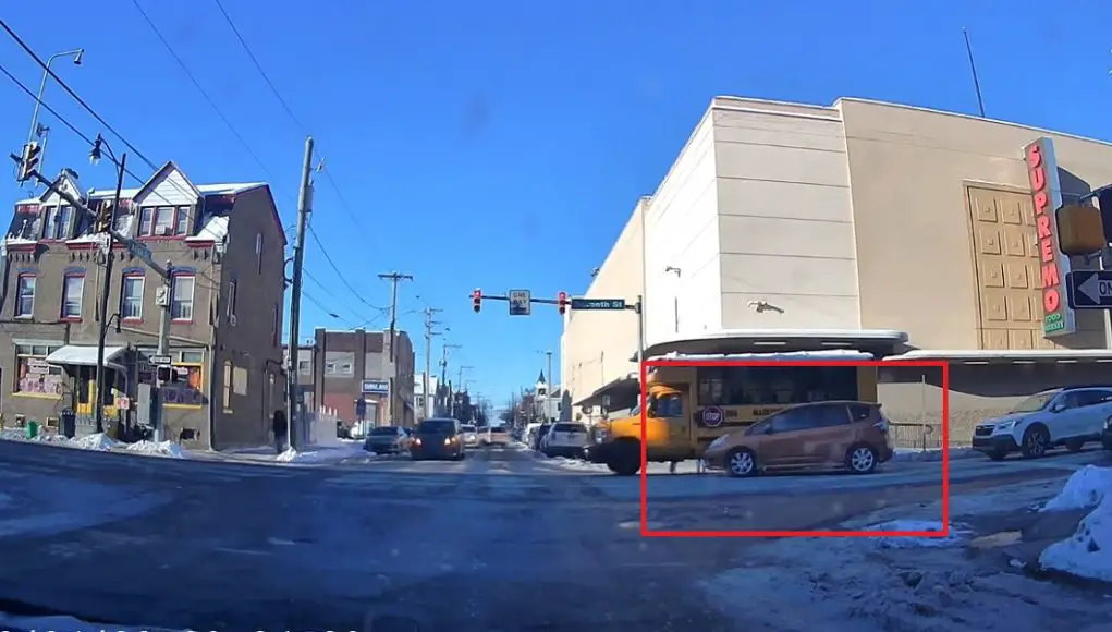 Allentown, PA: Ignorant Driver on 7th & Allen Brute Forces Right Turn From Wrong Lane, Almost Causes Multiple Collisions Ignorant driver brute forces a right turn from the wrong lane almost causing multiple collisions as a result.