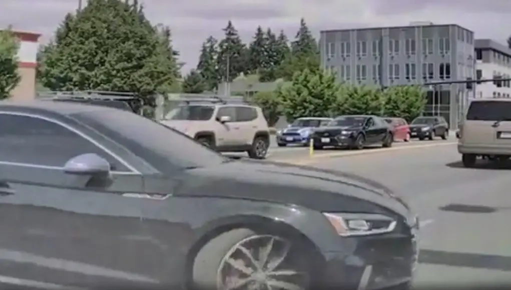 Careless Audi driver on Aurora and 175th busts u-turn despite turners with right-of-way turning in front of them. Almost gets t-boned.