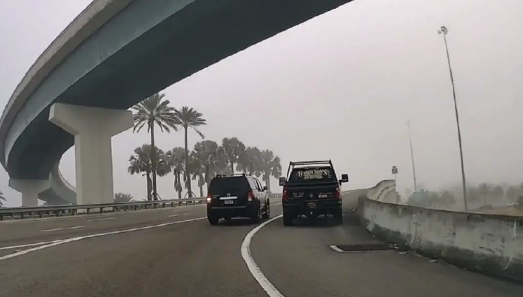 Kissimmee, FL: Delaware Driver In Company Truck On US-192 On-Ramp Can’t Wait Seconds To Pass Legally, Uses Breakdown Lane To Pass Instead Impatient driver from Delaware uses emergency shoulder to pass slow US-192 merger.