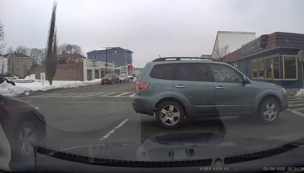 Driver on Mason St. sends it across 4-lanes of traffic on Chandler. Almost gets t-boned by dashcam owner with right-of-way.