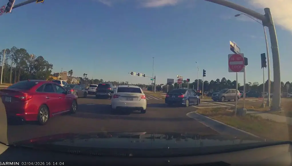 Careless driver nearly crashes head-on after entering I-295 off-ramp thinking it's an on-ramp.