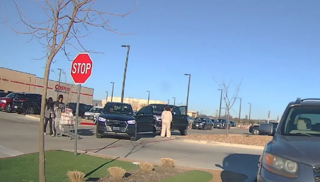 parking lot road rage Costco parking lot Allen Tx Drivers exiting Costco gas station in Allen, TX caught on dashcam getting into heated exchange