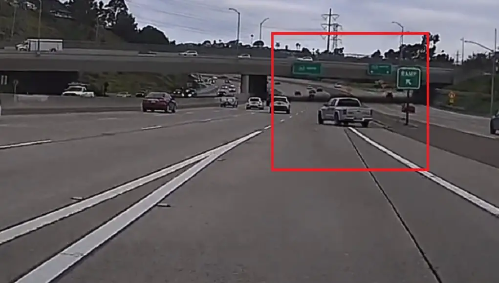 Clueless driver on 163 North gore point doesn't realize they could've kept going straight, almost causes pile-up with slow merge.