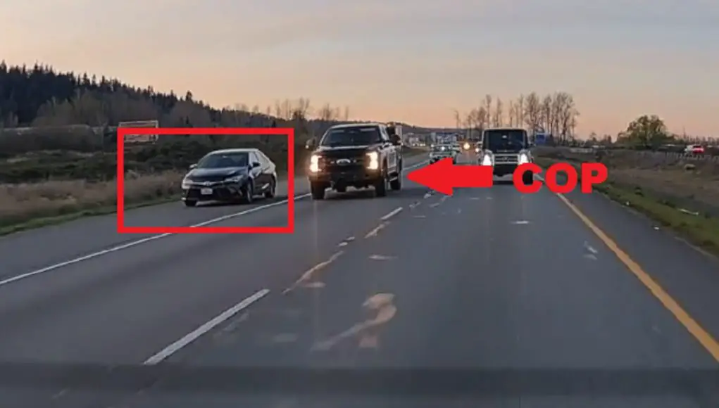 Idiot award goes to this driver on WA-167 for unknowingly passing cop using emergency shoulder, then getting pulled over.