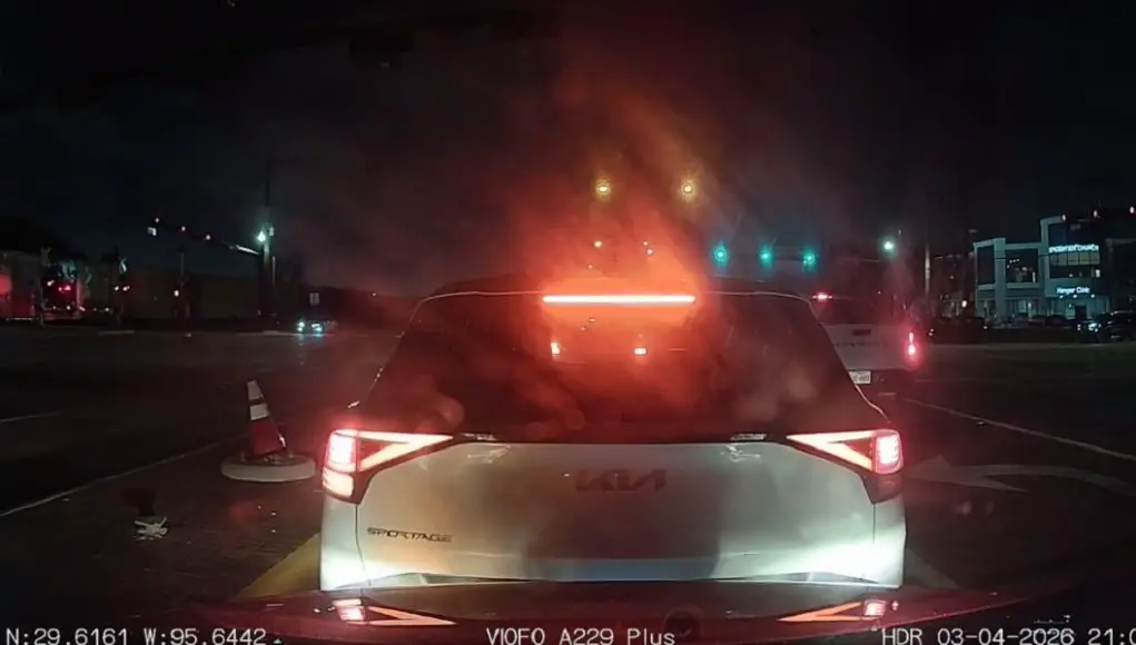 Sugar Land, TX: Kia Sportage Trying to Beat Train Backs Into Dashcam Owner, Then Flees in Crazy Kia Boyz-Style Hit-and-Run Kia Sportage driver on Hwy 90 Alt and University rear ends dashcam owner and hit-and-runs instead of sticking around.