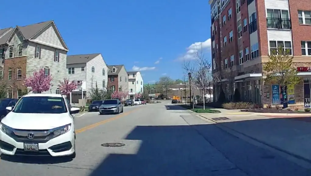 Careless driver not paying attention on Hearthside Way almost T-bones dashcam owner with right of way.