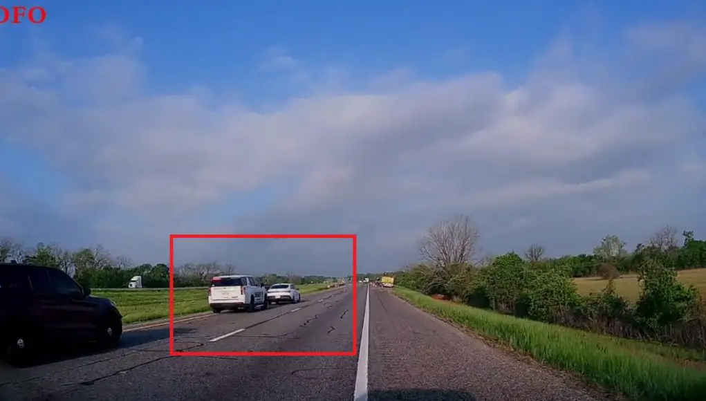 Chappell Hill, TX: Waller County Police On US 290 Ignorantly Blocked By Left Lane Camper, Forced To Go Around Left lane camper on US 290 ignorantly blocks two Waller County Sheriffs from responding to an emergency.