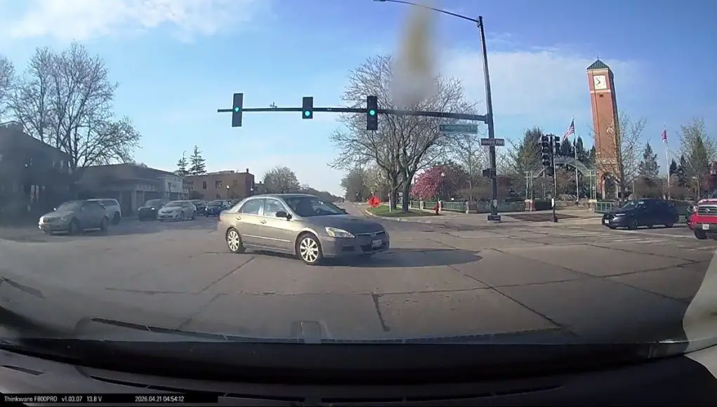 Ignorant driver brute forces their way across Schaumburg and Roselle despite not having the right-of-way.