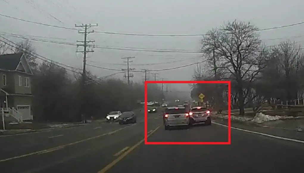 Driver on Harford refuses to yield to drivers with the right of way despite lane ending. Almost crashes.