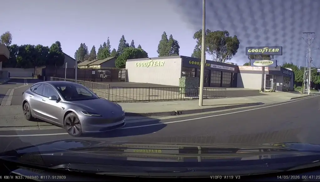 Garden Grove, CA: Impatient Tesla Driver Coming Out Of Chapman Ave Strip Mall Can’t Wait Two Seconds, Insists On Using The Wrong Way Out Impatient Tesla driver insists on using the wrong side of the driveway exit despite not having the right-of-way.