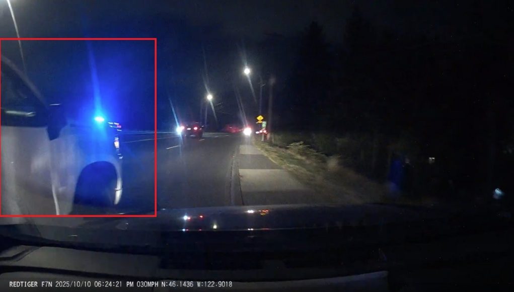 Kelso, Wash: Distracted Pickup Driver On Allen St Nearly Sideswipes Driver Pulling Over For Emergency Vehicles, Almost Causes Another Emergency. Semi-oblivious driver on Allen St. nearly causes their own accident pulling over for emergency services.