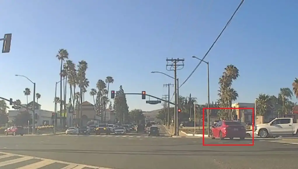 Goofball at Rose and Imperial Highway uses turn lane as their own personal express lane. Goes straight through against traffic.