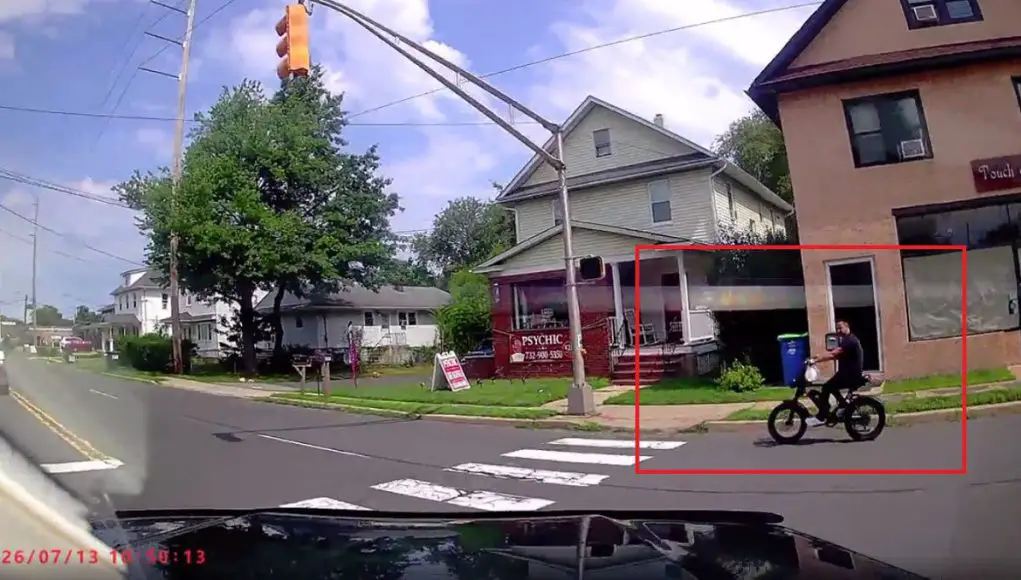 E-bike rider blasts through Main and Ramsey T-intersection-C E-bike rider blasts through red light at t-intersetion of Main and Ramsey, thinks the red doesn't apply to them.
