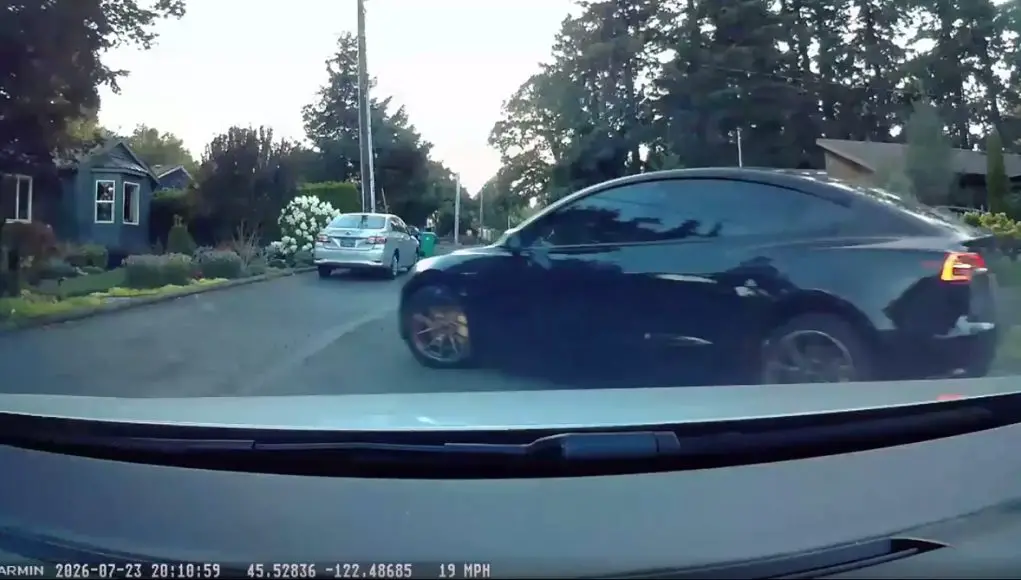 Gresham, OR: Goofball Tesla Driver Makes Idiotic U-Turn in Wilkes East Neighborhood, Almost Causes Own T-Bone Idiotic Tesla driver busts U-turn in tight, Wilkes East neighborhood street. Almost gets t-boned as a result.