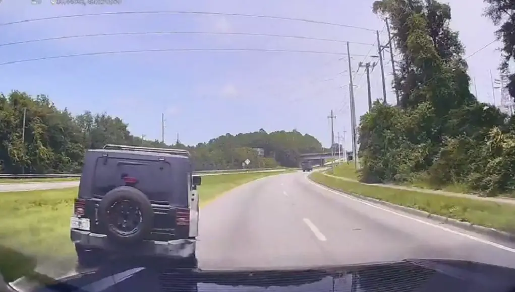Pensacola, FL: Jeep Blows Through Extremely Late Red Light at Fairfield & Hollywood — Nearly Causes Massive Crash Extreme red light runner in Jeep Wrangler at Fairfield & Hollywood comes within a few feet of getting rear-ended, hard.
