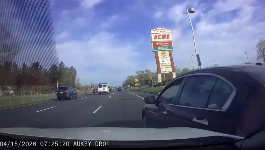 Accord decides it's smart to pass on the emergency shoulder when forcing a lane change, causing a side swipe accident in the process.