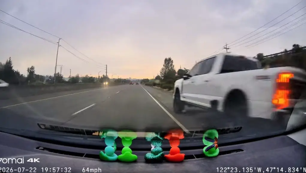 Tacoma, WA: Road Ragers Caught Flying Down SR-509, Use Emergency Shoulder To Recklessly Pass Two idiotic road ragers on SR-509 caught speeding, using emergency shoulder to pass.