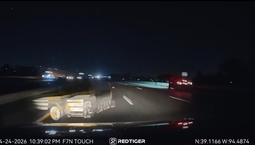 Independence MO driver crashes into abandoned utility trailer An abandoned trailer left unhitched by an irresponsible owner resulted in at least 3 crashes, one totaling this dashcam owner's ride.
