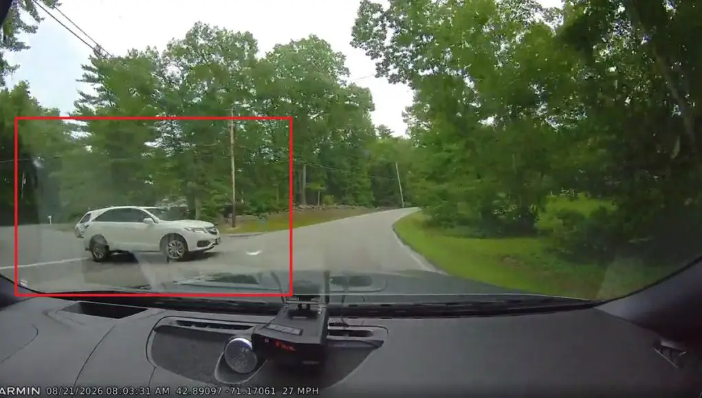 Hamstead, NH: Goofball Not Paying Attention Before Turning Onto Wash Pond Rd Nearly T-Bones Dashcam Owner Failure to yield by goofball driver on Wash Pond Rd. nearly results in one mean t-bone collision.