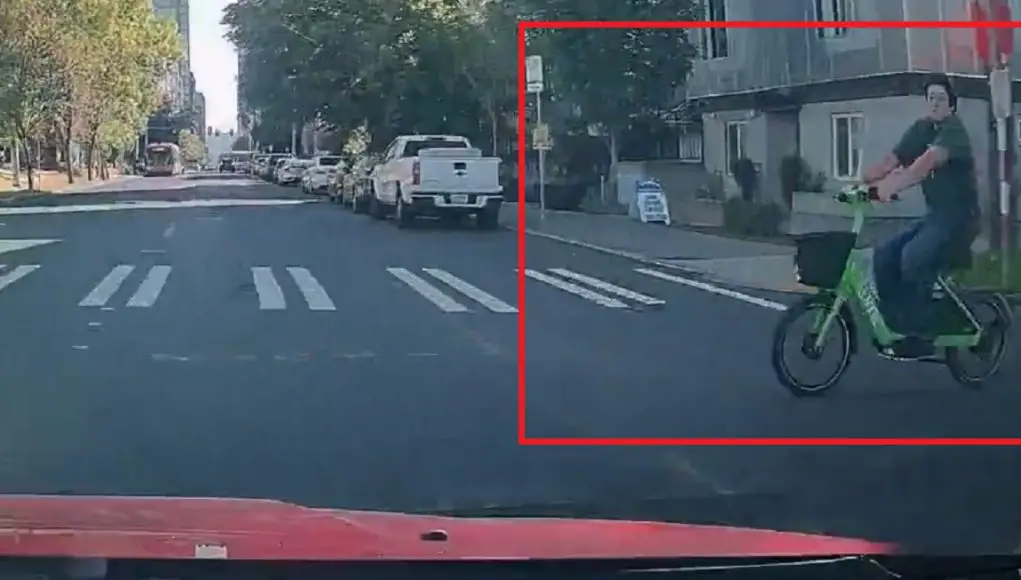 Seattle, WA: Doofus On Lime Bike Blows Stop Sign at Brooklyn & 52nd – Dashcam Owner Forced to Panic-Stop Hard A Lime Bike rider in Seattle blew this stop sign and came within inches of hitting a car's fender and launching over it.