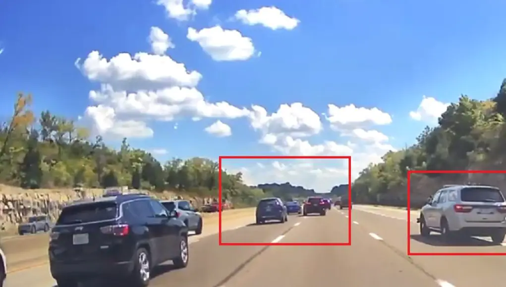 Reckless lane changer on I-270 finally gets caught after they pull off their shenanigans right in front of police officer.