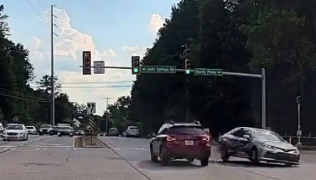 Goofball runs red arrow turning onto Gordo, t-bones innocent driver on their 6th Subaru.
