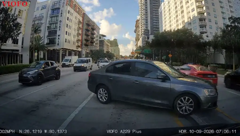 Near t-bone collision on Federal Highway-C Goofball on Federal, likely under the influence, busts u-turn and gets stuck on concrete center divider.