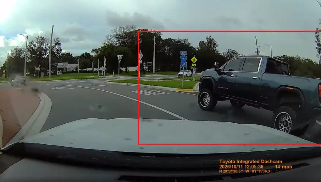 Doofus in lifted Denali towing a fan boat doesn't know how roundabouts work, nearly causes crash.