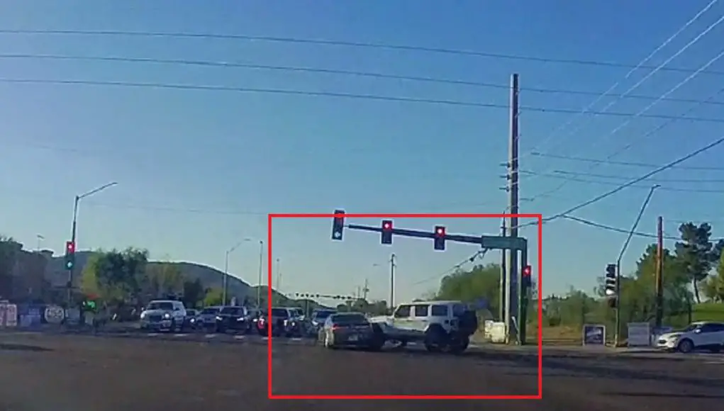 red light runner Greenway 19th Redlight runner at Greenway and 19th slams into left turner waiting in middle of the intersection.
