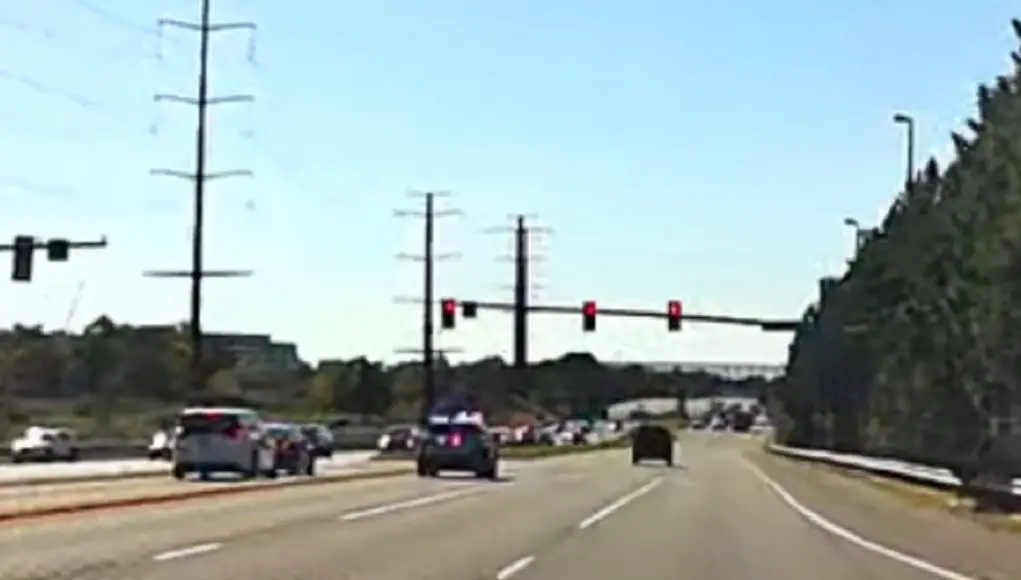 super late red light run Fairfax County and Old Dominion Ignorant doofus runs super late red at Fairfax County Pkwy and Old Dominion Pkwy right in front of cop, immediately pulled over.